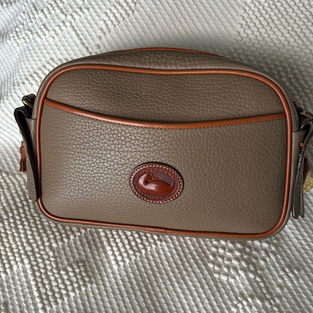 Rare Vintage Dooney and Bourke camera crossbody bag - Picture 3 of 16